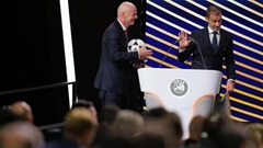 UEFA đối đầu FIFA: Khi hai gã khổng lồ tranh nhau chiếc bánh